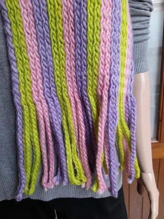 Bufanda de punto gruesa con flecos