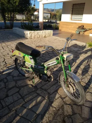 Vendo mobilete Ciudad 49  con papeles .