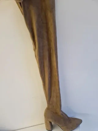 Stivali alti scamosciati beige