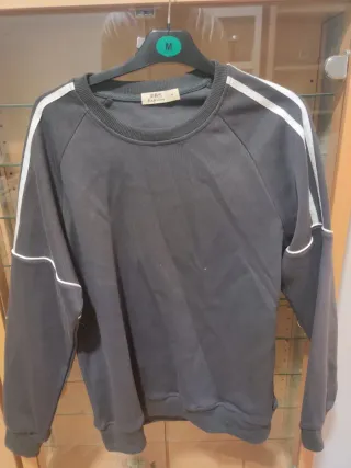 Sudadera Shein gris con rayas blancas Talla M