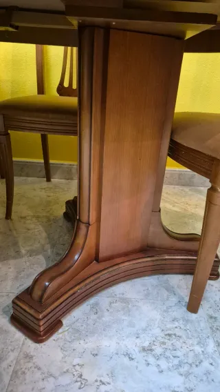 Mesa de comedor y 4 sillas