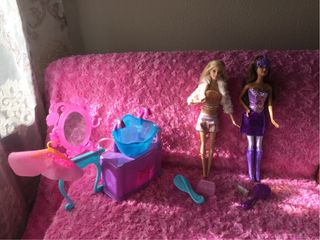 Dos muñecas barbie