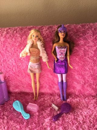 Dos muñecas barbie