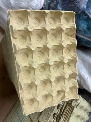 10 Hueveras amarillas cartón x 1€  grises 20x 1€