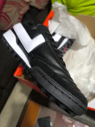 Zapatillas multitacos negras y blancas