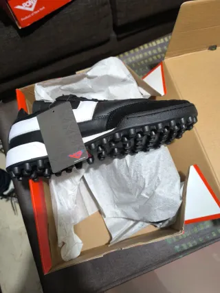 Zapatillas multitacos negras y blancas