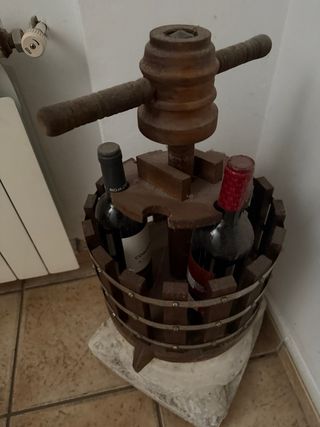 Botellero de madera y metal