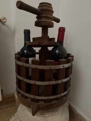 Botellero de madera y metal