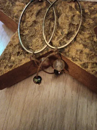 Pendientes largos ovalados con abalorios