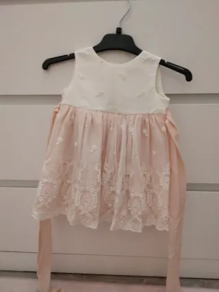 Vestido rosa y blanco con encaje