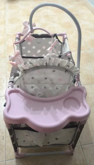 Cuna de juguete para muñeca