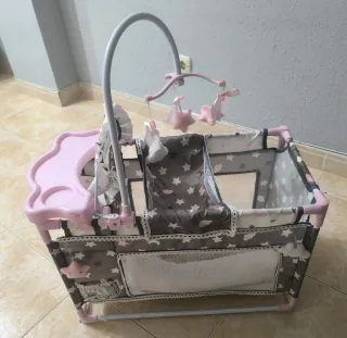 Cuna de juguete para muñeca