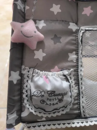 Cuna de juguete para muñeca