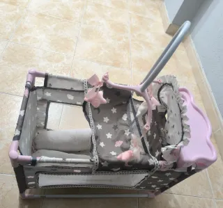 Cuna de juguete para muñeca