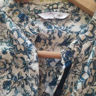 Blusa estampada floral manga larga