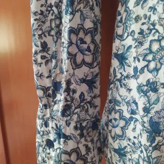 Blusa estampada floral manga larga