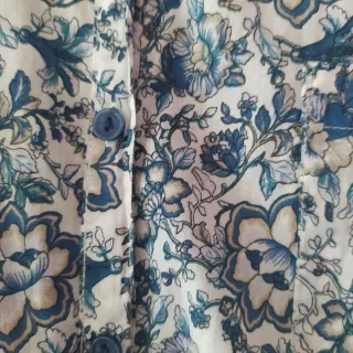 Blusa estampada floral manga larga