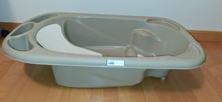 Cambiador y bañera para bebé