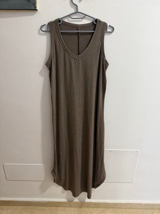 Vestido marrón sin mangas