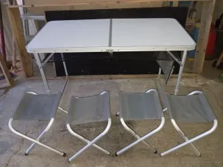 Mesa y 4 Sillas Camping Plegables