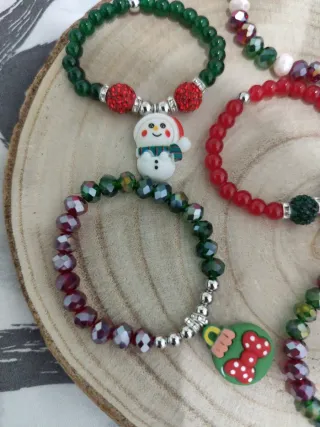 Pulseras Navideñas con Encantos