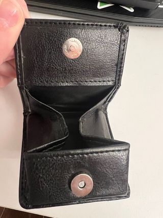 Monedero de piel negro