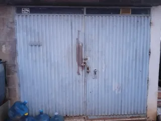 Puerta de garaje metálica