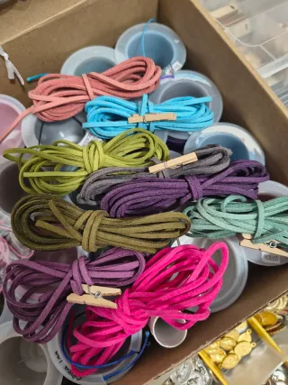 Lote abalorios y complementos bisutería