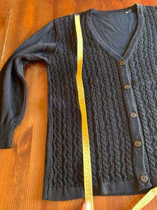 Cardigan nero con lavorazione a trecce per donna