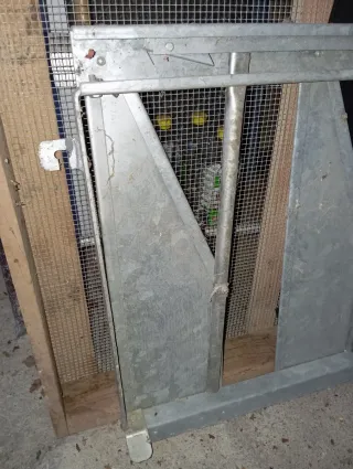 Atrapadero corderos metálico