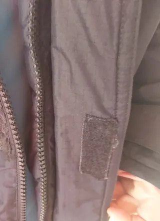 Chaqueta negra con bolsillos