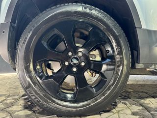 Land Rover Defender 90 D200 MHEV SE 4WD Auto 147 kW (200 CV)