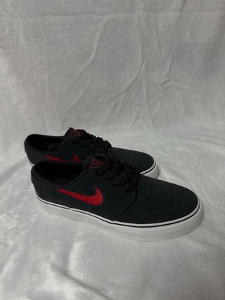 Zapatillas Nike SB Negras y Rojas