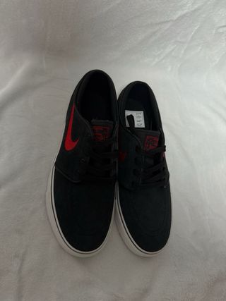 Zapatillas Nike SB Negras y Rojas