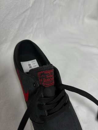 Zapatillas Nike SB Negras y Rojas