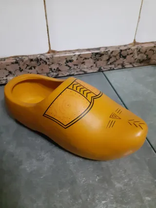 Zueco decorativo de cerámica