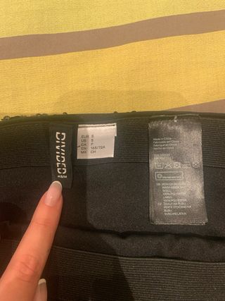 Falda tubo lentejuelas negra