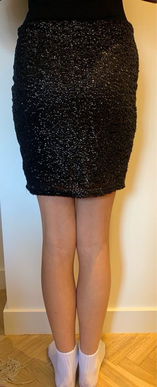 Falda tubo lentejuelas negra