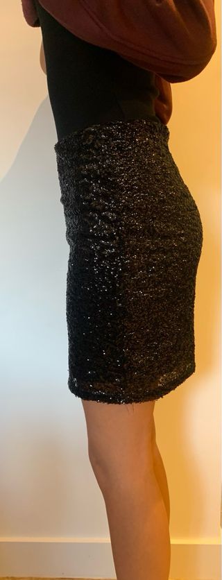 Falda tubo lentejuelas negra