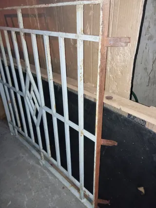 Reja de ventana de metal