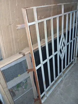 Reja de ventana de metal