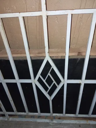 Reja de ventana de metal