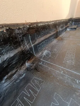 Colocador de láminas asfálticas SOPREMA,y danossa.