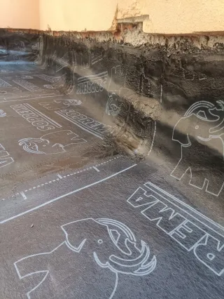 Colocador de láminas asfálticas SOPREMA,y danossa.