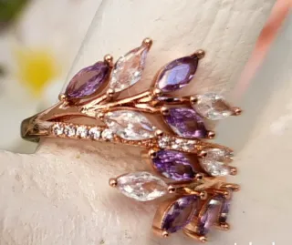 Anillo Oro rosa 585 con Circonitas Moradas blancas