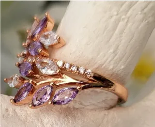 Anillo Oro rosa 585 con Circonitas Moradas blancas