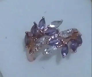 Anillo Oro rosa 585 con Circonitas Moradas blancas