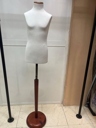 Maniquí infantil profesional con pie