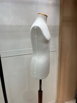 Maniquí infantil profesional con pie