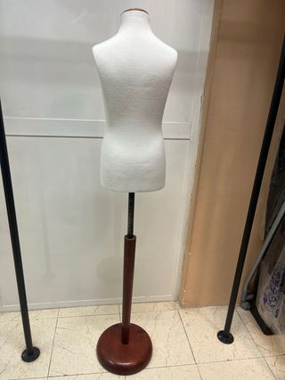 Maniquí infantil profesional con pie